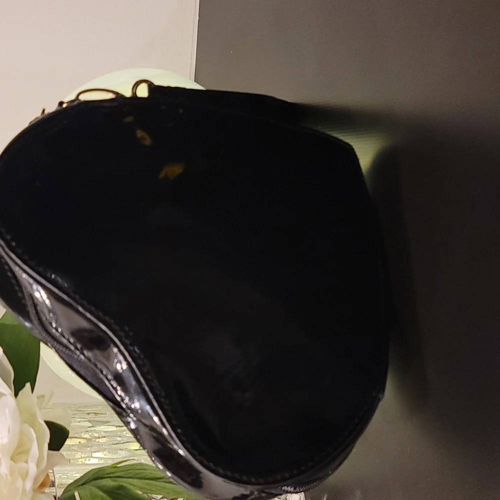 Betsey Johnson Heart Shape Wristlet - Picture 4 of 8